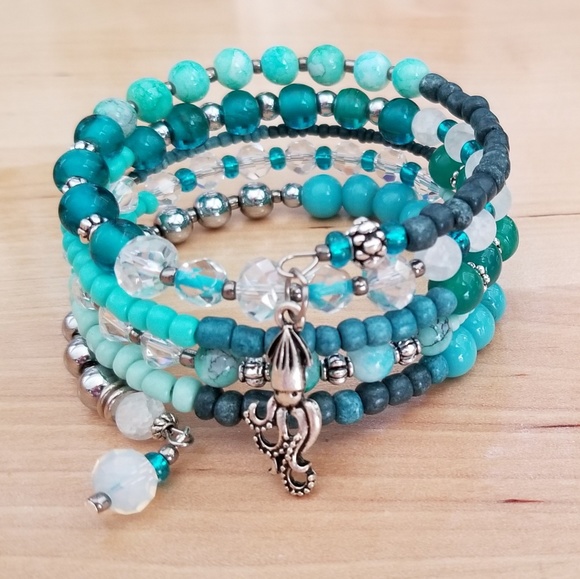 Beaded Memory Wire Bracelet with Charm - Picture 1 of 3